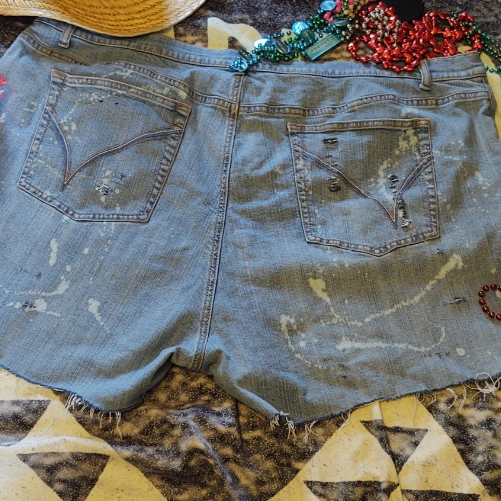 Venezia Bleach Splatter Distressed Cutoff Jean Shorts 28